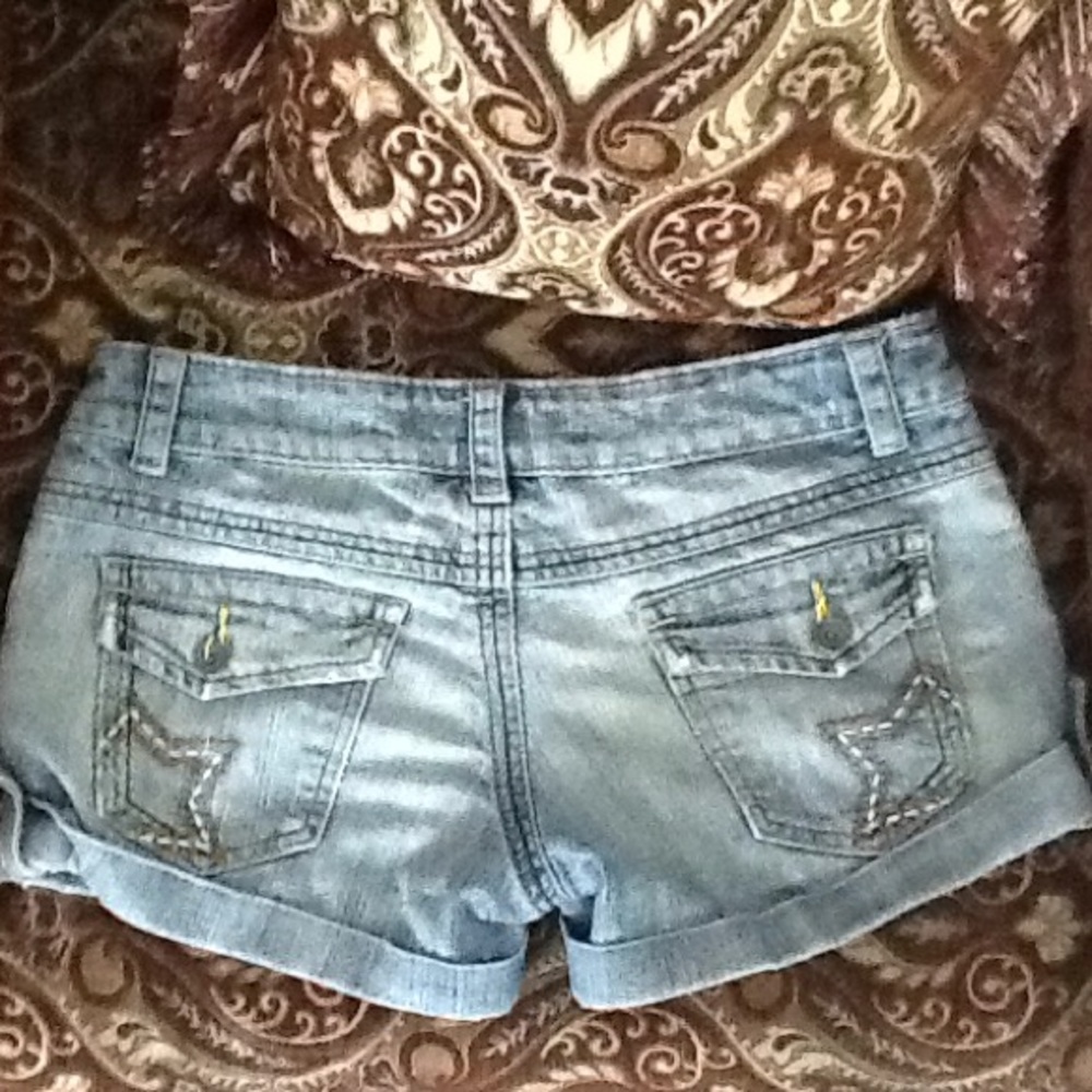 Cute stained washed shorts